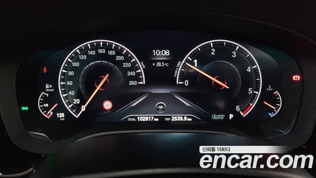 BMW 5 Series 2019 — ფოტო 8/20