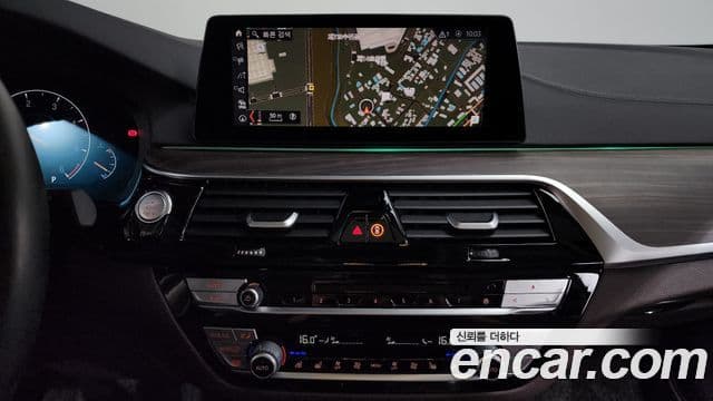 BMW 5 Series 2019 — ფოტო 13/20