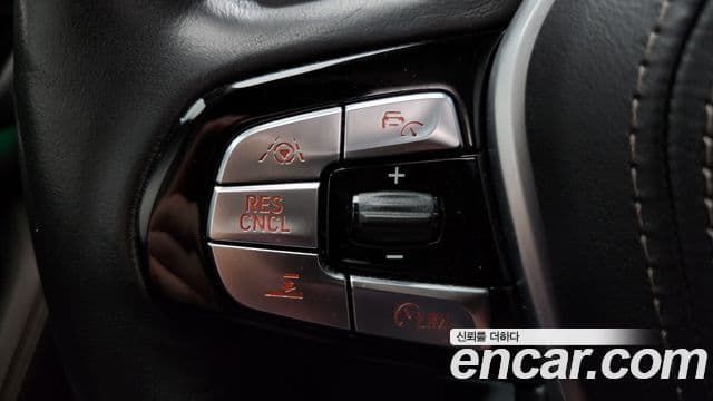 BMW 5 Series 2019 — ფოტო 16/20