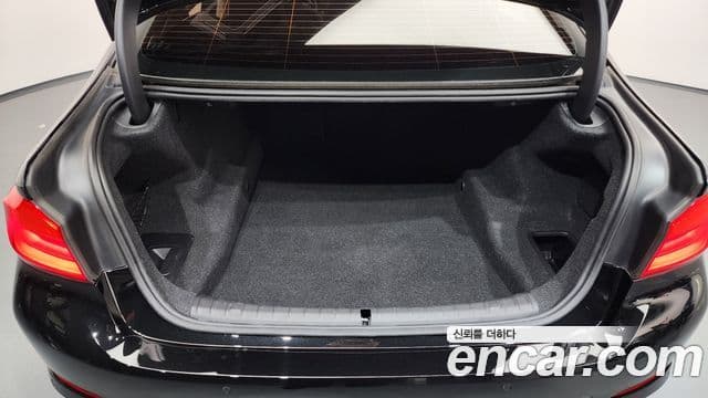 BMW 5 Series 2019 — ფოტო 20/20