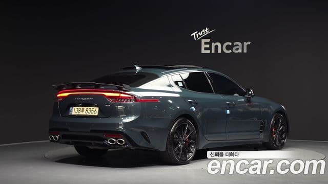 Kia Stinger 2022 — ფოტო 2/20