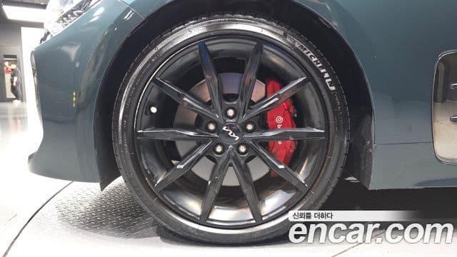 Kia Stinger 2022 — ფოტო 5/20