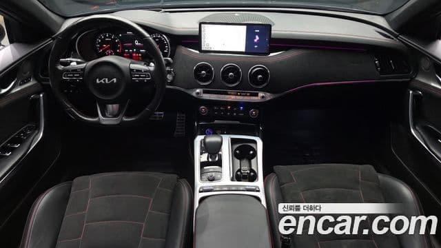 Kia Stinger 2022 — ფოტო 7/20