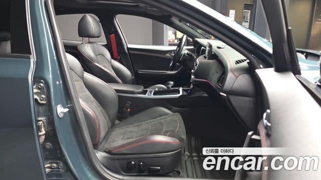 Kia Stinger 2022 — ფოტო 11/20