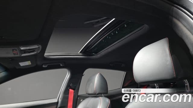 Kia Stinger 2022 — ფოტო 18/20