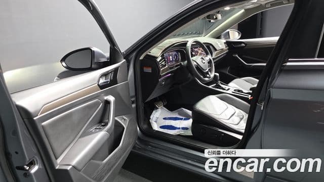 Volkswagen Jetta 2021 — Şəkil 10/20
