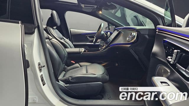 Mercedes-Benz EQE 2022 — ფოტო 23/33