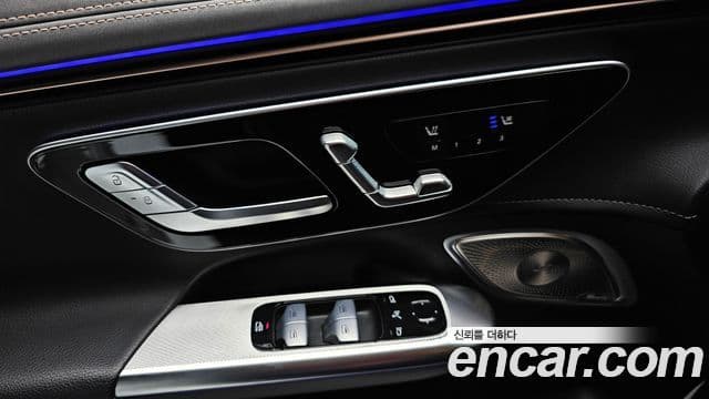 Mercedes-Benz EQE 2022 — ფოტო 30/33