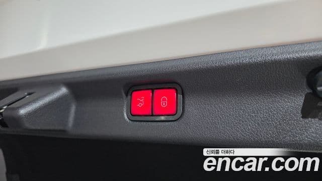 Mercedes-Benz EQE 2022 — ფოტო 7/33