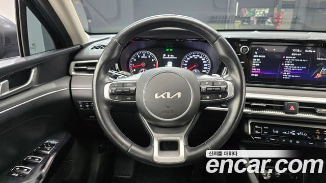 Kia K5 2022 — ფოტო 13/20