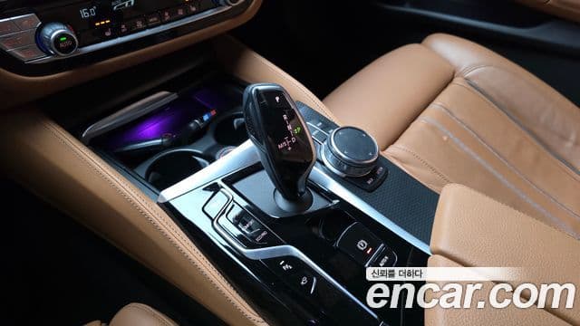 BMW 5 Series 2023 — Şəkil 9/20