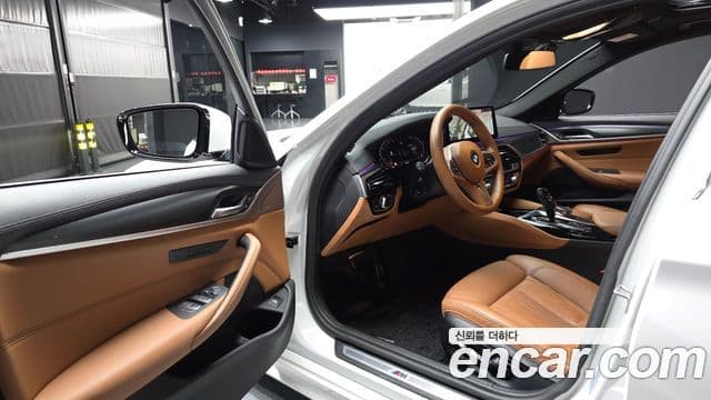 BMW 5 Series 2023 — Şəkil 10/20