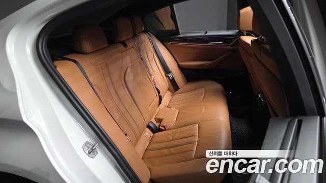 BMW 5 Series 2023 — Şəkil 12/20