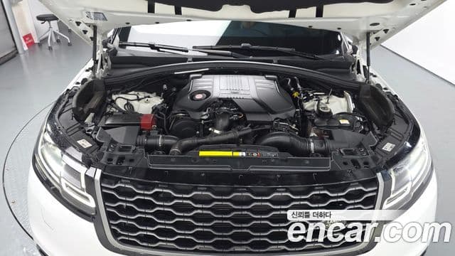 Land Rover Range Rover Velar 2018 — Photo 17/33