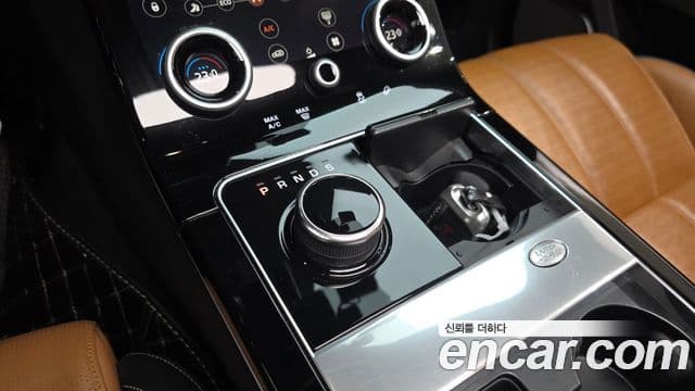 Land Rover Range Rover Velar 2018 — Photo 24/33