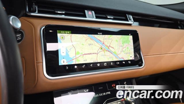 Land Rover Range Rover Velar 2018 — Photo 8/33