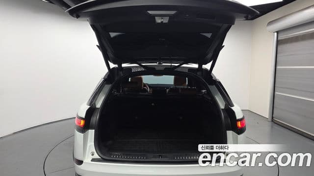 Land Rover Range Rover Velar 2018 — Photo 10/33