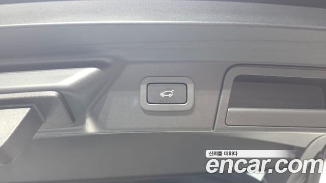 Land Rover Range Rover Velar 2018 — Photo 22/33