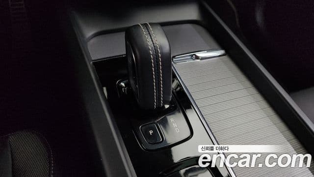 Volvo XC60 2020 — Фото 9/20