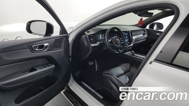 Volvo XC60 2020 — Фото 10/20