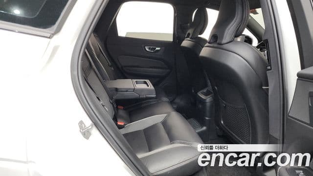 Volvo XC60 2020 — Фото 11/20