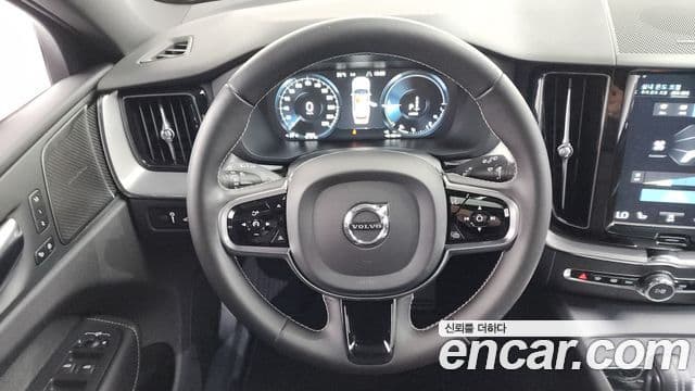 Volvo XC60 2020 — Фото 14/20