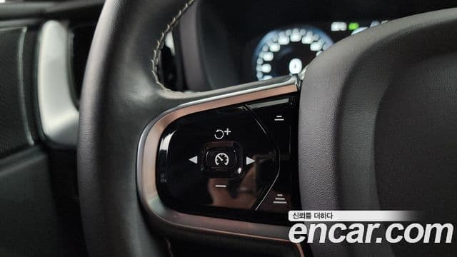Volvo XC60 2020 — Фото 16/20