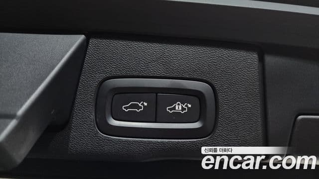 Volvo XC60 2020 — Фото 18/20