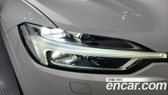 Volvo XC60 2020 — Photo 9/34