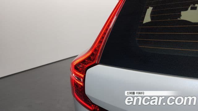 Volvo XC60 2020 — Photo 25/34