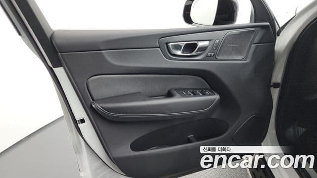 Volvo XC60 2020 — Photo 20/34