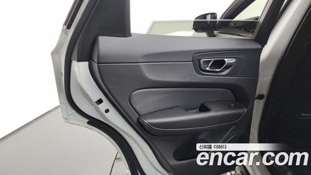 Volvo XC60 2020 — Photo 34/34