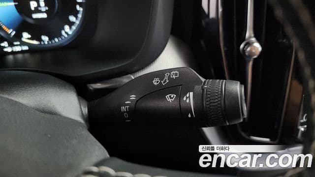 Volvo XC60 2020 — Photo 19/34