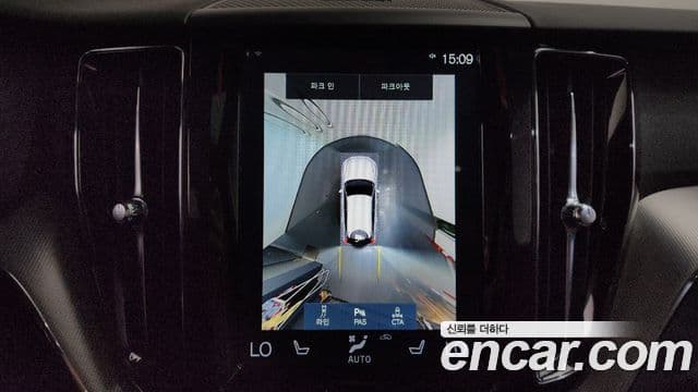 Volvo XC60 2020 — Photo 12/34