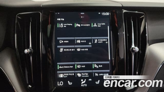 Volvo XC60 2020 — Photo 18/34