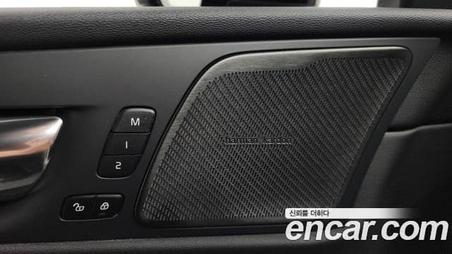 Volvo XC60 2020 — Photo 15/34