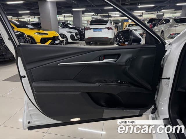 Toyota Camry 2026 — Photo 13/13