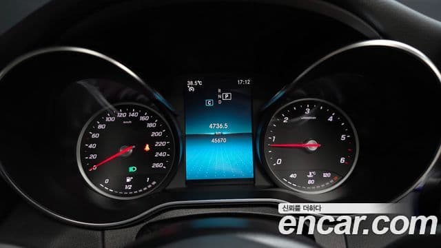 Mercedes-Benz C-Class 2019 — ფოტო 8/20