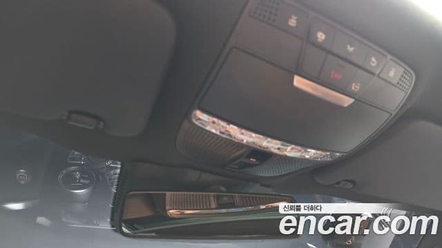 Mercedes-Benz C-Class 2019 — ფოტო 19/20