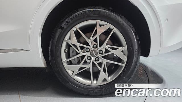 Genesis GV70 2023 — ფოტო 24/32