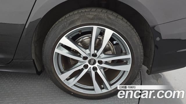 Audi A6 2022 — Şəkil 11/31