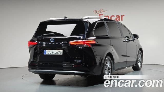 Toyota Sienna 2024 — Photo 18/33