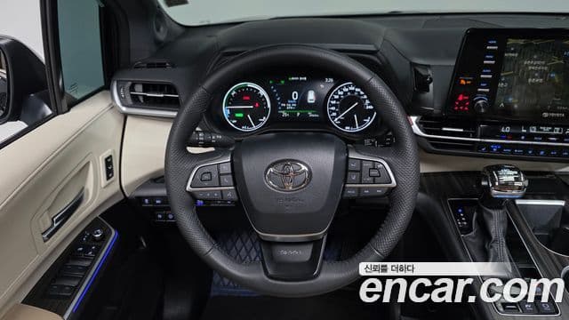 Toyota Sienna 2024 — Photo 13/33