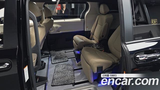 Toyota Sienna 2024 — Photo 9/33
