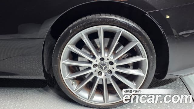 Mercedes-Benz E-Class 2021 — Photo 25/35