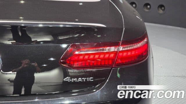 Mercedes-Benz E-Class 2021 — Photo 13/35