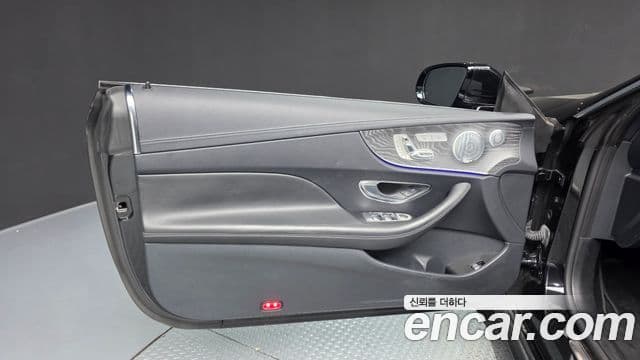 Mercedes-Benz E-Class 2021 — Photo 19/35