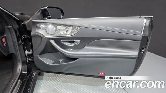 Mercedes-Benz E-Class 2021 — Photo 3/35