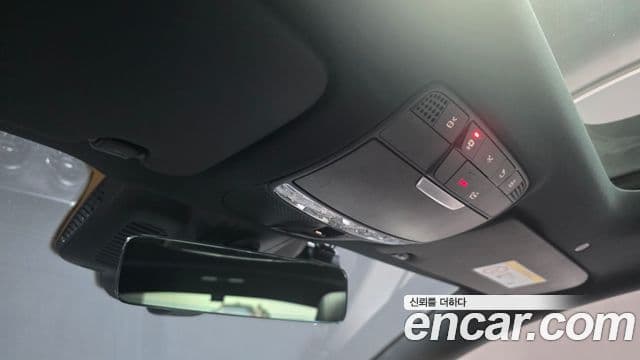Mercedes-Benz E-Class 2021 — Photo 9/35