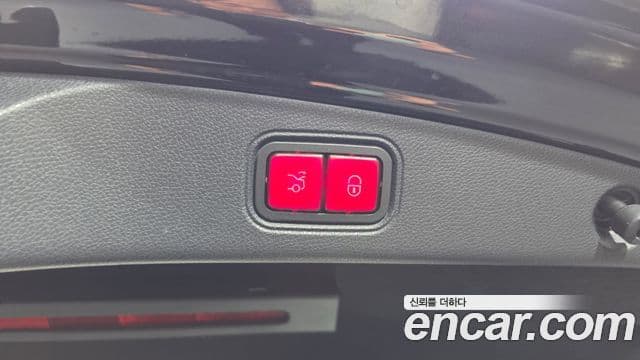 Mercedes-Benz E-Class 2021 — Photo 15/35